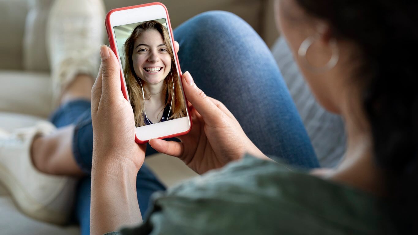 Best Video Calling Apps for iPhone in 2021 - TechOwns